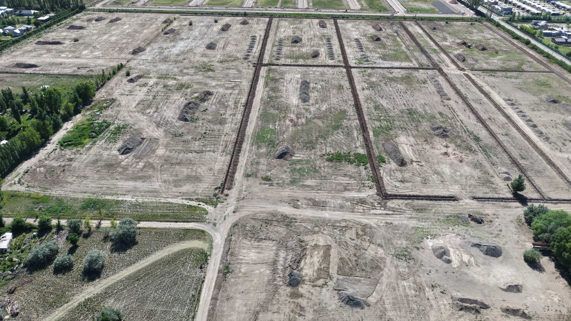 Detalle aéreo de calles y lotes