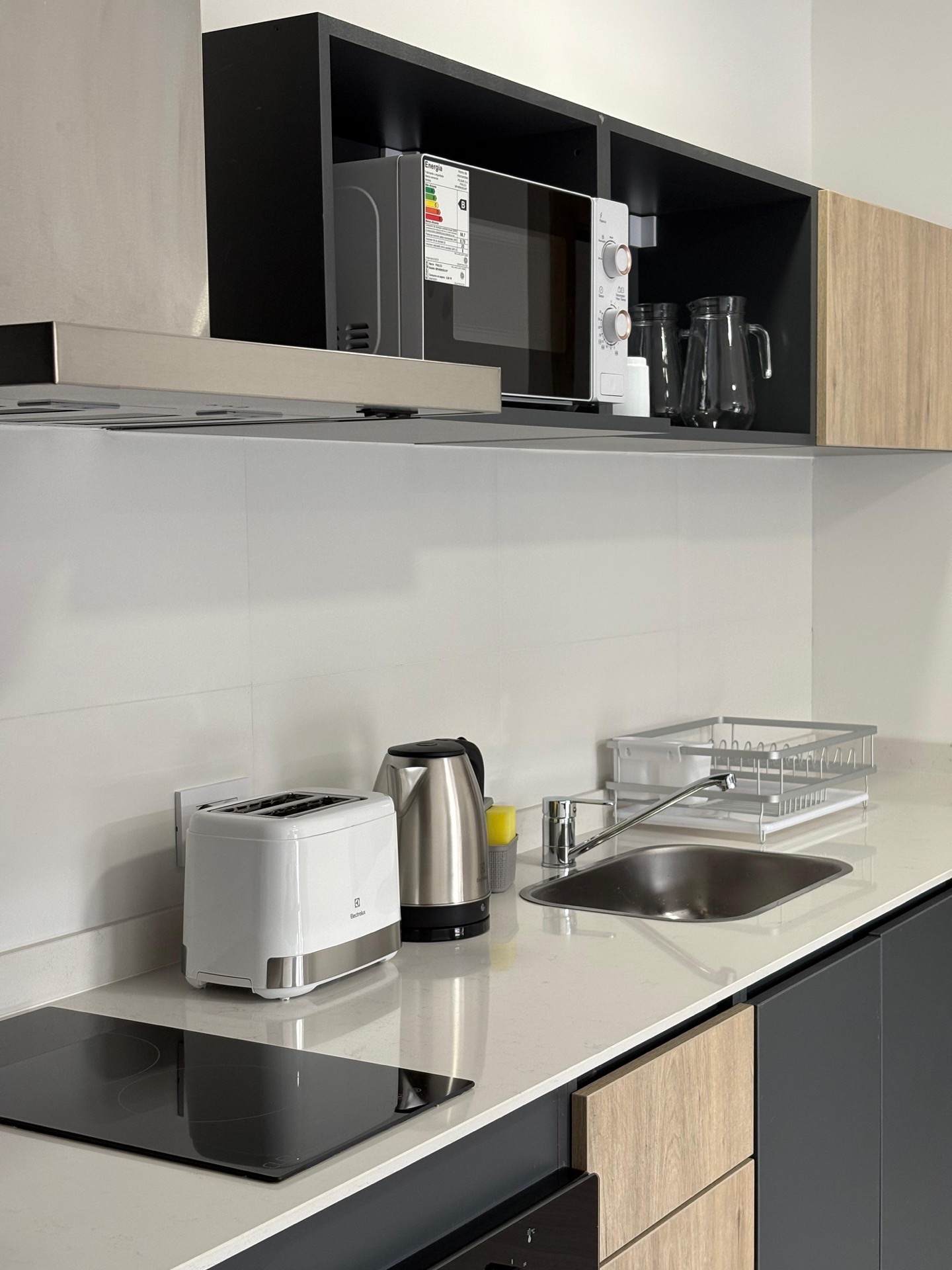 Entre Bardas I detalle mesada y electrodomésticos